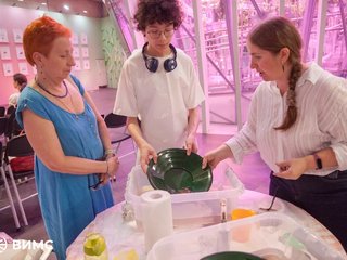 photo_5463379343645471764_y